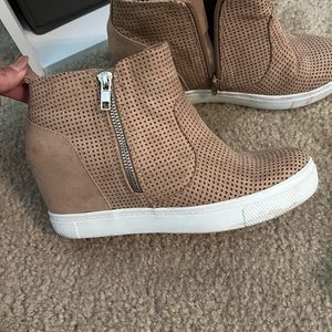 Must go… closet clean out .. make offer!!! Brash 7 1/2 sneak wedge